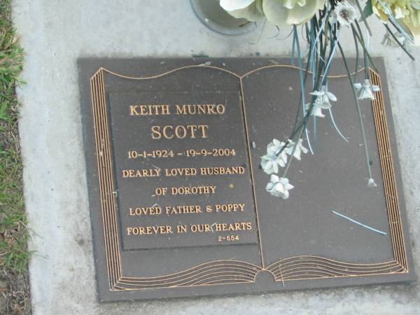 Keith Munro SCOTT,  | 10-1-1924 - 19-9-2004,  | husband of Dorothy,  | father poppy;  | Mudgeeraba cemetery, City of Gold Coast  | 