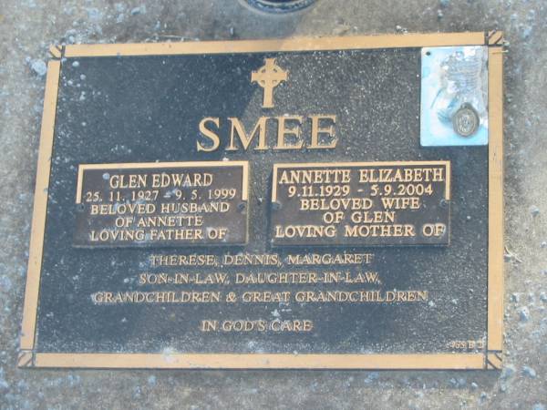 Glen Edward SMEE,  | 25-11-1927 - 9-5-1999,  | husband of Annette,  | father of Therese, Dennis, Margaret;  | Annette Elizabeth SMEE,  | 9-11-1929 - 5-9-2004,  | wife of Glen,  | mother of Therese, Dennis, Margaret;  | Mudgeeraba cemetery, City of Gold Coast  | 