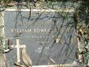 
William Edward SHARPE,
son of G.A.W. & A.M. SHARPE,
31-12-1910 - 4-9-1988;
Mundoolun Anglican cemetery, Beaudesert Shire
