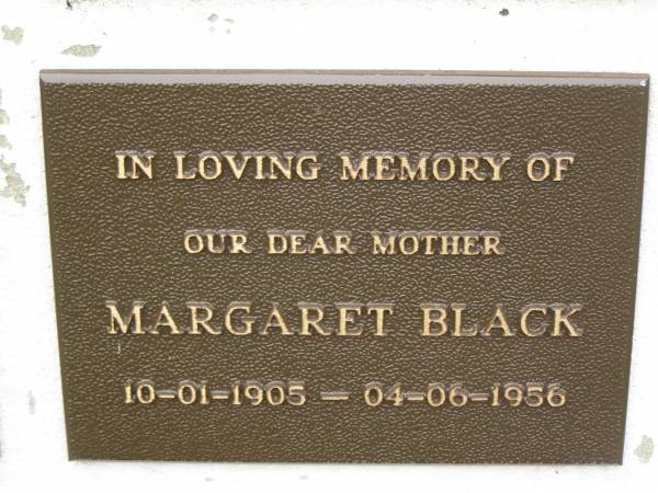 Margaret BLACK,  | mother,  | 10-01-1905 - 04-06-1956;  | Murwillumbah Catholic Cemetery, New South Wales  | 