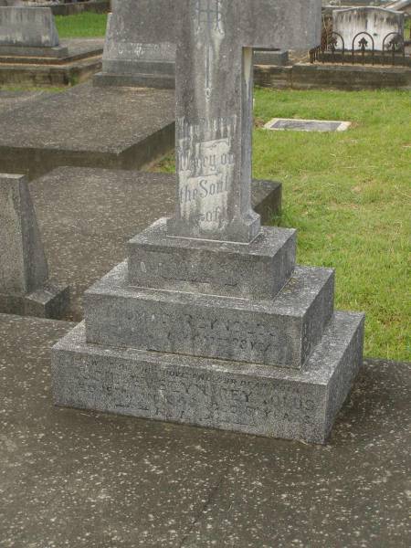 Thomas REYNOLDS,  | father,  | died 19 Jan 1944 aged 73 years;  | Jessie Evelyn REYNOLDS,  | wife mother,  | died 15 Jan 1948 aged 66 years;  | Murwillumbah Catholic Cemetery, New South Wales  |   | 