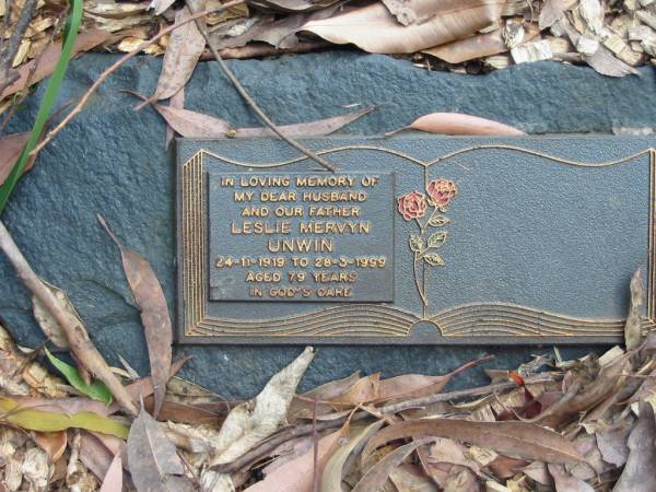 Leslie Mervyn UNWIN, 24-11-1919 - 28-3-1999 aged 79 years, husband father;  | Peachester Cemetery, Caloundra City  | 