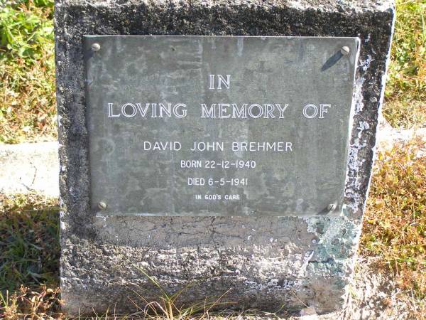 David John BREHMER,  | born 22-12-1940,  | died 6-5-1941;  | Pimpama Island cemetery, Gold Coast  | 