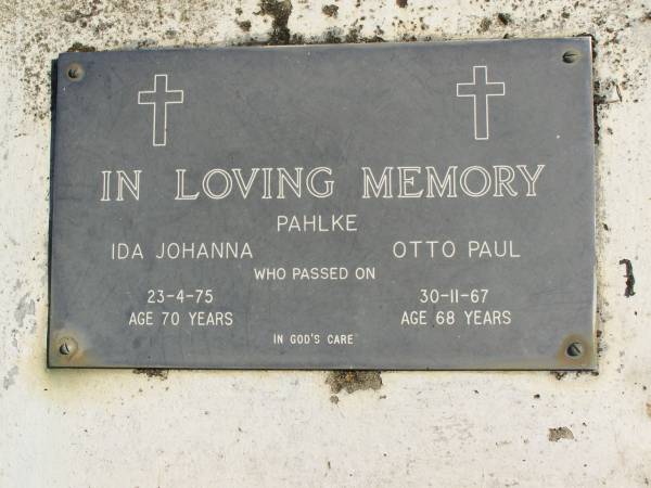 Ida Johanna PAHLKE,  | died 23-4-75 aged 70 years;  | Otto Paul PAHLKE,  | died 30-11-67 aged 68 years;  | Pimpama Island cemetery, Gold Coast  | 