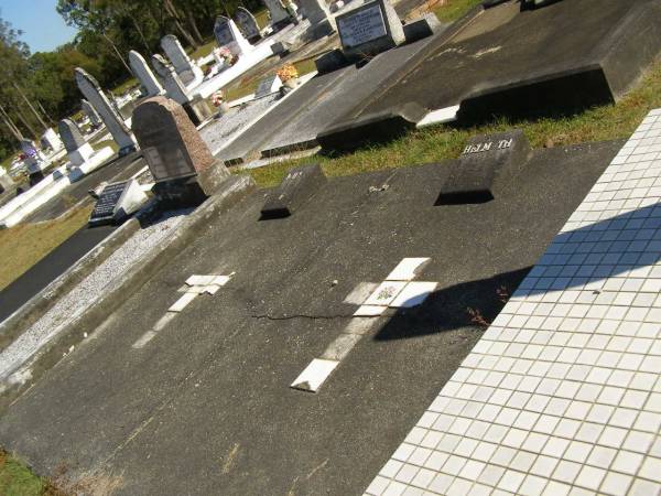 Helmuth?;  | Mum?;  | Pimpama Island cemetery, Gold Coast  | 