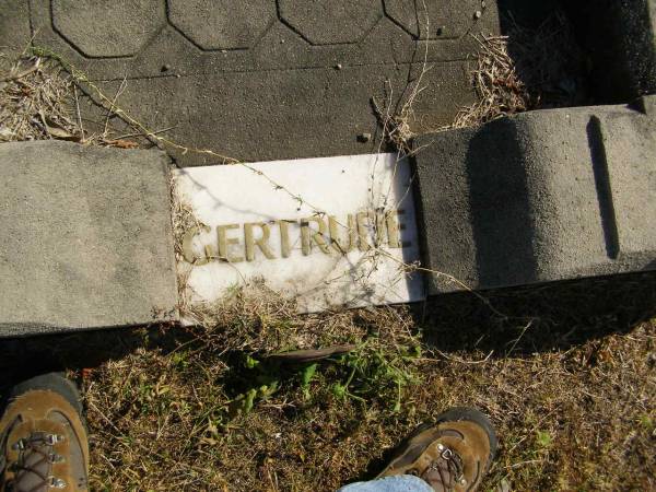 Gertrude May PINNOW,  | died 20 Oct 1945 aged 28 years;  | Pimpama Island cemetery, Gold Coast  | 