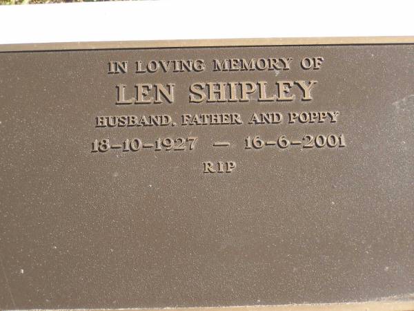Len SHIPLEY,  | husband father poppy,  | 18-10-1927 - 16-6-2001;  | Pimpama Island cemetery, Gold Coast  | 