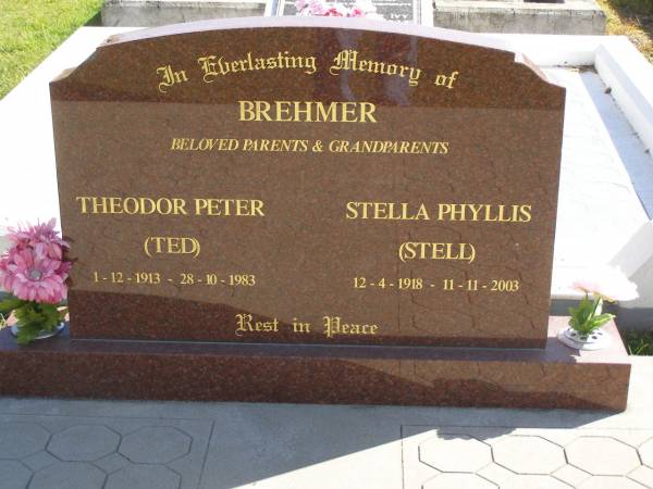 Theodor Peter (Ted) BREHMER,  | 1-12-1913 - 28-10-1983;  | Stella Phyllis (Stell) BREHMER,  | 12-4-1918 - 11-11-2003;  | parents grandparents;  | Pimpama Island cemetery, Gold Coast  | 