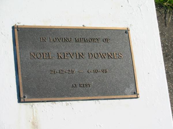 Noel Kevin DOWNES,  | 21-12-25 - 4-10-98;  | Pimpama Island cemetery, Gold Coast  | 