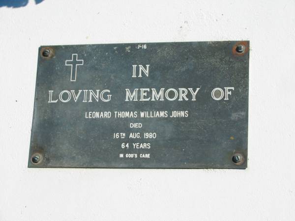 Leonard Thomas Williams JOHNS,  | died 16 Aug 1980 aged 64 years;  | Pimpama Island cemetery, Gold Coast  | 