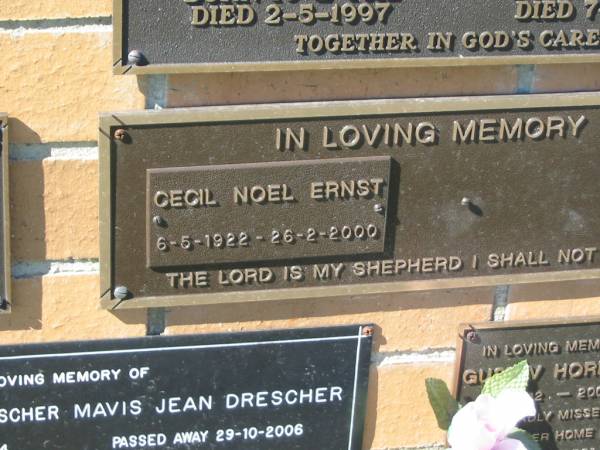 Cecil Noel ERNST,  | 6-5-1922 - 26-2-2000;  | Pimpama Island cemetery, Gold Coast  | 