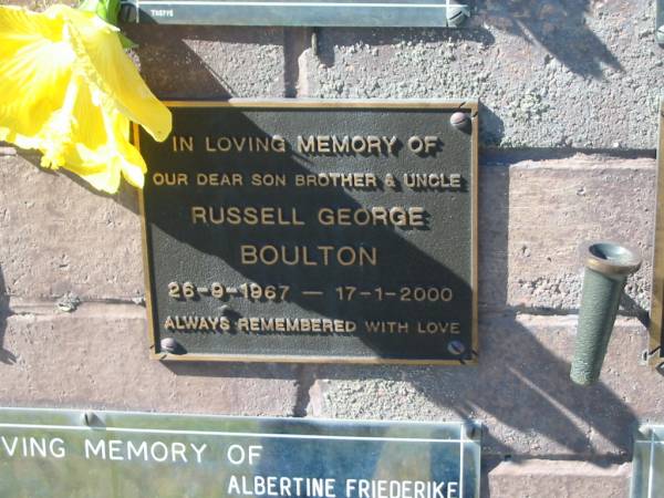 Russell George BOULTON,  | son brother uncle,  | 26-9-1967 - 17-1-2000;  | Pimpama Island cemetery, Gold Coast  | 