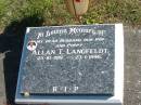 Allan T. LANGFELDT,
husband pop poppy,
25-10-1919 - 23-1-1996;
Pimpama Island cemetery, Gold Coast