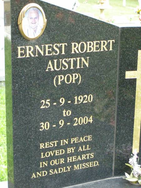 Ernest Robert (Pop) AUSTIN,  | 25-9-1920 - 30-9-2004;  | Pimpama Uniting cemetery, Gold Coast  | 