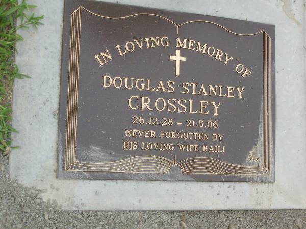 Douglas Stanley CROSSLEY,  | 26-12-28 - 21-5-06,  | wife Raili;  | Pimpama Uniting cemetery, Gold Coast  | 