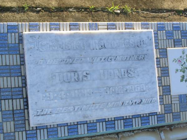 Doris HANDS,  | wife mother,  | 9-4-1899 - 31-12-1969;  | Polson Cemetery, Hervey Bay  | 