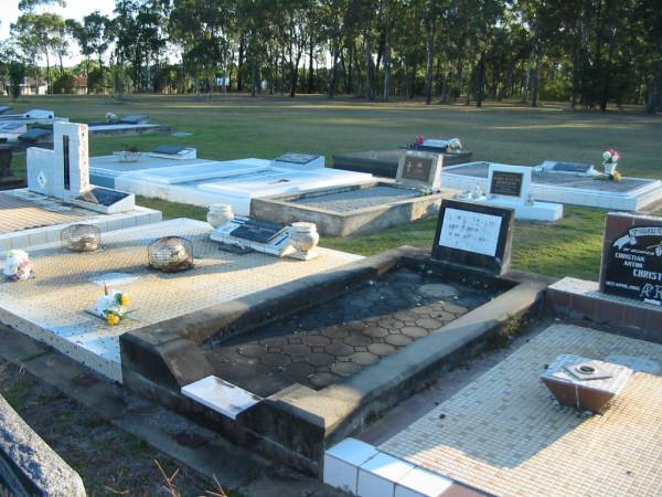 W.W.L. (Bill) TAYLOR,  | died 1 April 1966 aged 63 years;  | Polson Cemetery, Hervey Bay  | 