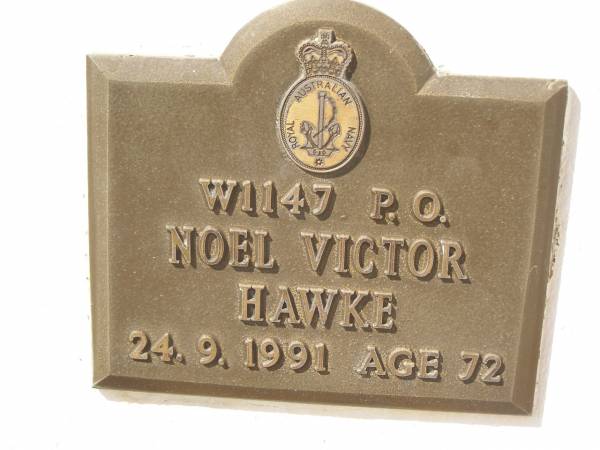 Noel Victor HAWKE,  | died 24-9-1991 aged 72 years;  | Polson Cemetery, Hervey Bay  | 