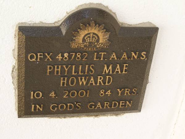 Phyllis Mae HOWARD,  | died 10-4-2001 aged 84 years;  | Polson Cemetery, Hervey Bay  | 