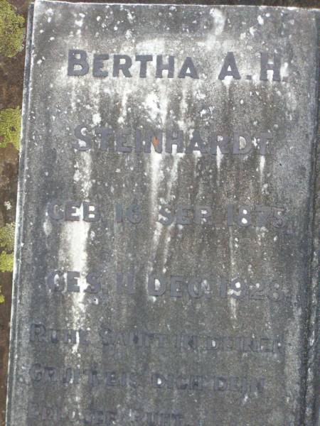 Bertha A.H, STEINHARDT,  | born 16 Sept 1875 died 11 Dec 1928;  | Franz C. STEINHARDT,  | born 4 Feb 1872 died 16 June 1963;  | Ropeley Immanuel Lutheran cemetery, Gatton Shire  | 