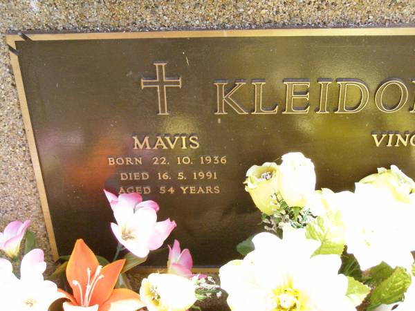 Mavis KLEIDON,  | born 22-10-1963 died 16-5-1991 aged 54 years;  | Vincent Clarence KLEIDON,  | born 13-3-1934 died 19-6-1991 aged 57 years;  | Ropeley Immanuel Lutheran cemetery, Gatton Shire  | 