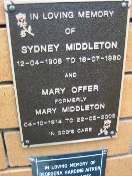 Sydney MIDDLETON,  | 12-04-1908 - 16-07-1980;  | Mary OFFER (formerly Mary MIDDLETON),  | 04-10-1914 - 22-05-2005;  | Rosewood Uniting Church Columbarium wall, Ipswich  | 