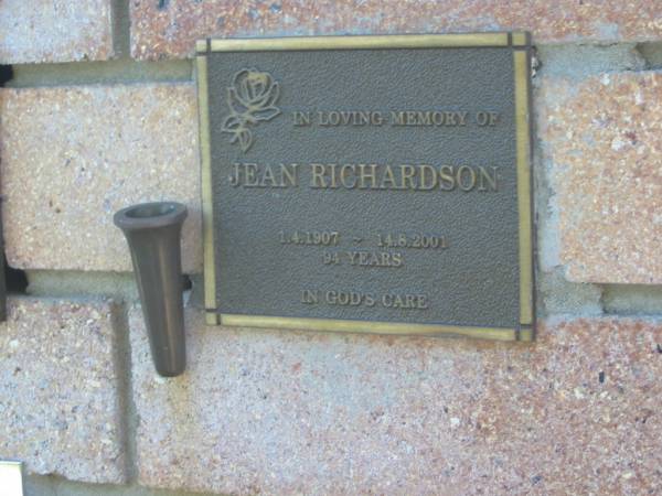 Jean RICHARDSON,  | 1-4-1907 - 14-8-2001 aged 94 years;  | Tea Gardens cemetery, Great Lakes, New South Wales  | 