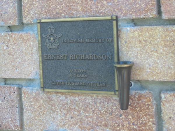 Ernest RICHARDSON,  | died 30-3-1994 aged 86 years,  | husband of Jean;  | Tea Gardens cemetery, Great Lakes, New South Wales  | 
