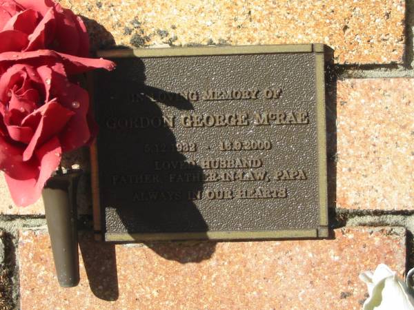Gordon Geroge MCRAE,  | 5-12-1932 - 16-9-2000,  | husband father father-in-law papa;  | Tea Gardens cemetery, Great Lakes, New South Wales  | 