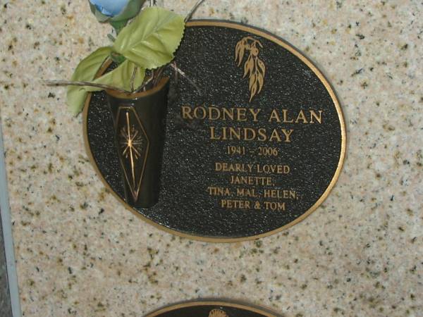 Rodney Alan LINDSAY,  | 1941 - 2006,  | lovedy by Janette, Tina, Mal, Helen, Peter & Tom;  | Tea Gardens cemetery, Great Lakes, New South Wales  | 