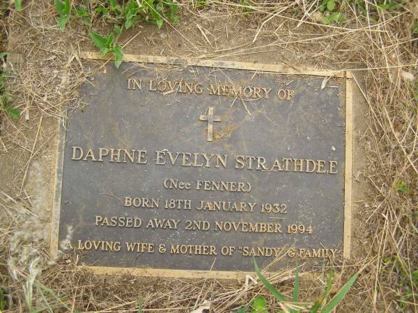 Daphne Evelyn STRATHDEE (nee FENNER),  | born 18 Jan 1932,  | died 2 Nov 1994,  | wife & mother of Sandy & family;  | Tiaro cemetery, Fraser Coast Region  | 