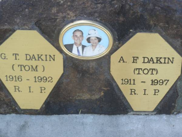 G.T. (Tom) DAKIN,  | 1916 - 1992;  | A.F. (Tot) DAKIN,  | 1911 - 1997;  | Tiaro cemetery, Fraser Coast Region  | 
