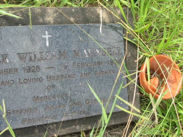 Patrick William MAUNSELL,  | 10 Nov 1928 - 19 Feb 1994,  | husband & father of Margaret, Susan, Stephen,  | Julian & Gabrielle;  | Tiaro cemetery, Fraser Coast Region  | 