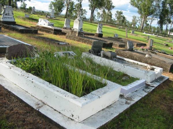 Ivan H. WYNNE,  | died 28 April 1939 aged 23 years;  | Jerry,  | dad;  | Gladys WYNNE,  | died 16 April 1950 aged 30 years;  | Tiaro cemetery, Fraser Coast Region  | 