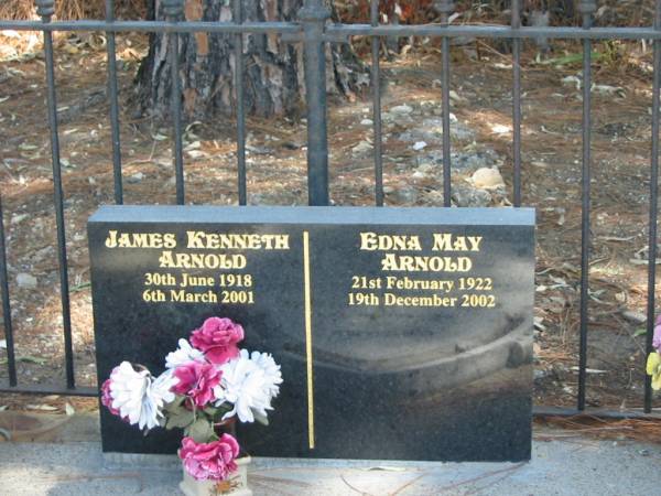 James Kenneth ARNOLD 30 June 1918 - 6 Mar 2001,  | Edna May ARNOLD 21 Feb 1922 - 19 Dec 2002,  | Tingalpa Christ Church (Anglican) cemetery, Brisbane  | 