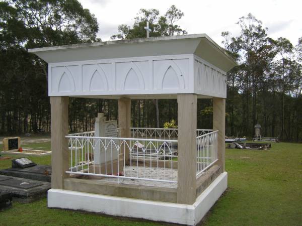 John SIGANTO,  | father,  | died 30 Sept 1933 aged 81 years;  | Elizabeth Fanny SIGANTO,  | mother,  | died 19 March 1928 aged 69 years;  | erected by sons & daughters;  | Upper Coomera cemetery, City of Gold Coast  | 