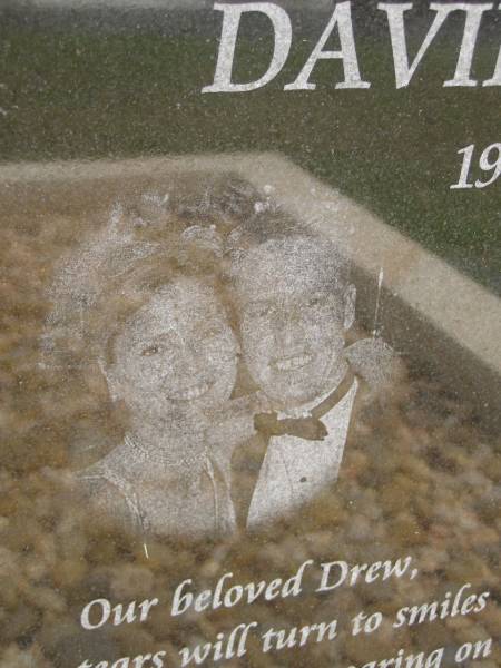 David Andrew (Drew Hundey) EAGLE,  | 19 April 1976 - 22 May 2005,  | wife Jayne,  | missed by dad, mum, Steve, Leanne, Garth, Taz & family;  | Upper Coomera cemetery, City of Gold Coast  | 