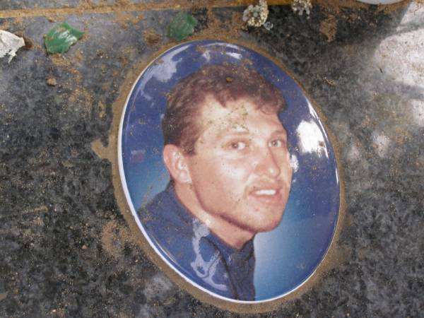 Shannon Richie WILLIAMS  | b: 2 Apr 1974, d: 12 Oct 2000  | (love mum, dad, Sondra-Jean, Tammy-Lea, Brendon, Ben, Natasha , sons Dylan, Shannon jr)  | Woodhill cemetery (Veresdale), Beaudesert shire  |   | 