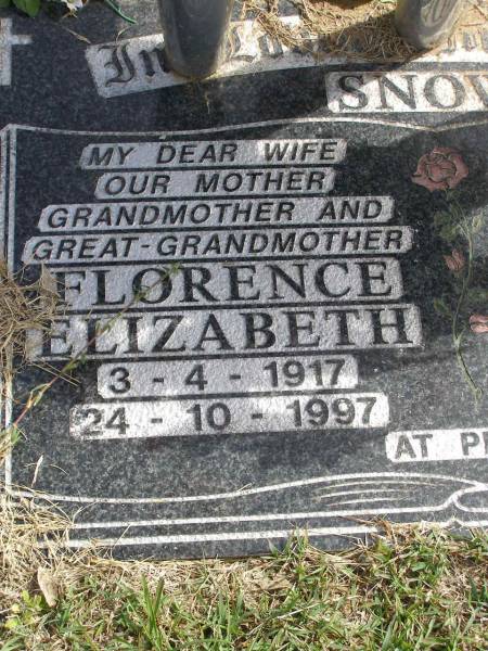 Florence Elizabeth SNOW  | b: 3 Apr 1917, d: 24 Oct 1997  | Leslie Raymond SNOW  | b: 24 Jan 1913, d: 22 Nov 2002  | Woodhill cemetery (Veresdale), Beaudesert shire  |   | 