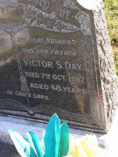 Victor S Day  | 7 Oct 1957, aged 48  | Mark Joshua Day  | b: 2 Jun 1956, d: 9 Jun 2001  | Woodhill cemetery (Veresdale), Beaudesert shire  |   | 