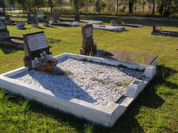 John Edgar Markwell  | 6 Feb 1946, aged 57  | Susan Anne Markwell  | 21 Nov 1957, aged 69  |   | Alfred John Markwell  | 1913 - 1973  |   | Marie Hannah Markwell  | 1914 - 1996  |   | Woodhill cemetery (Veresdale), Beaudesert shire  |   | 