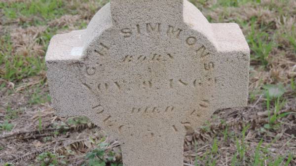 G.H. SIMMONS  | b: 9 Nov 1869  | d: 5 Dec 1870  |   | Yandilla All Saints Anglican Church with Cemetery  |   | 