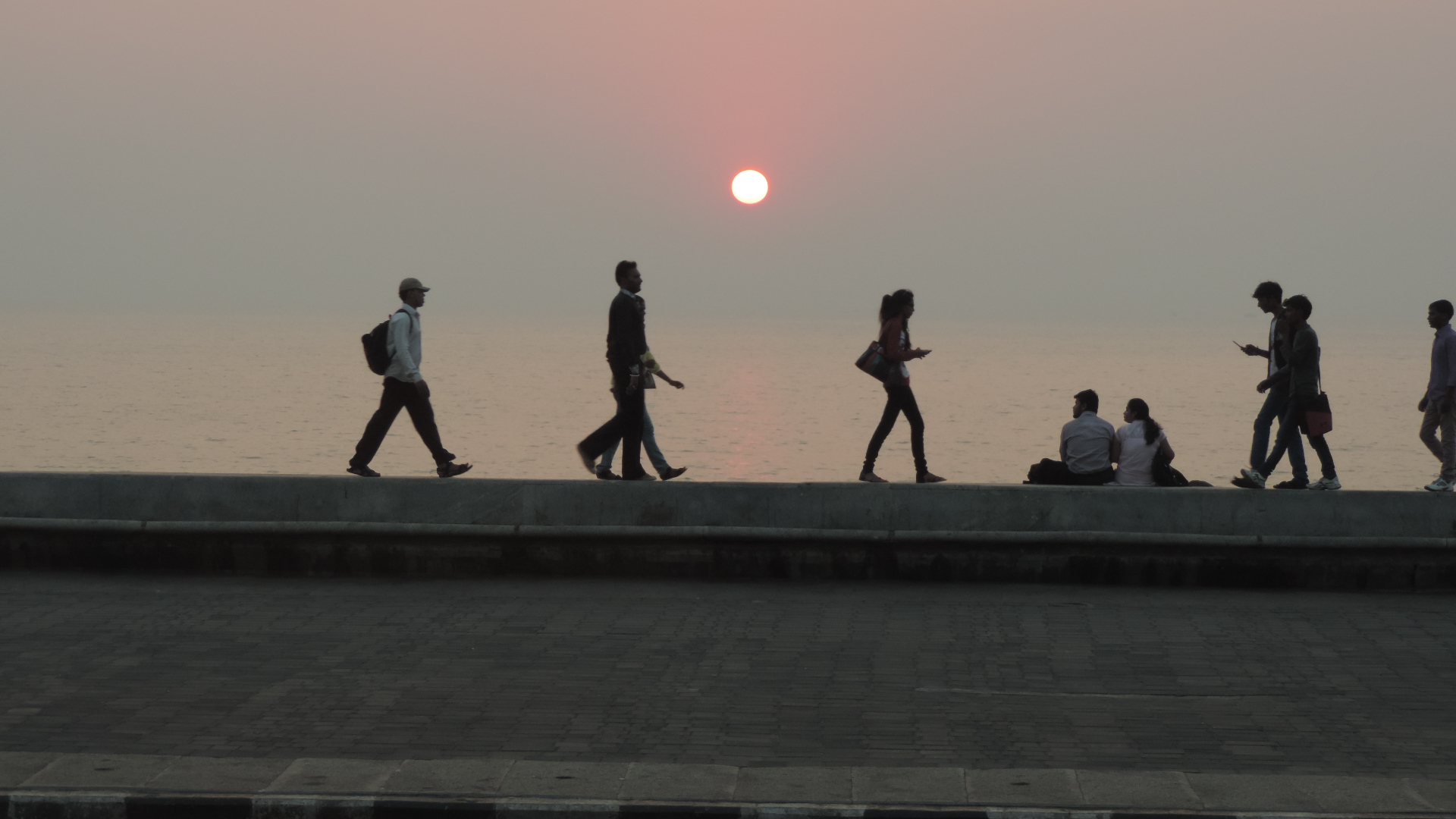 Mumbai - city of dreams - beach onto Arabian Sea