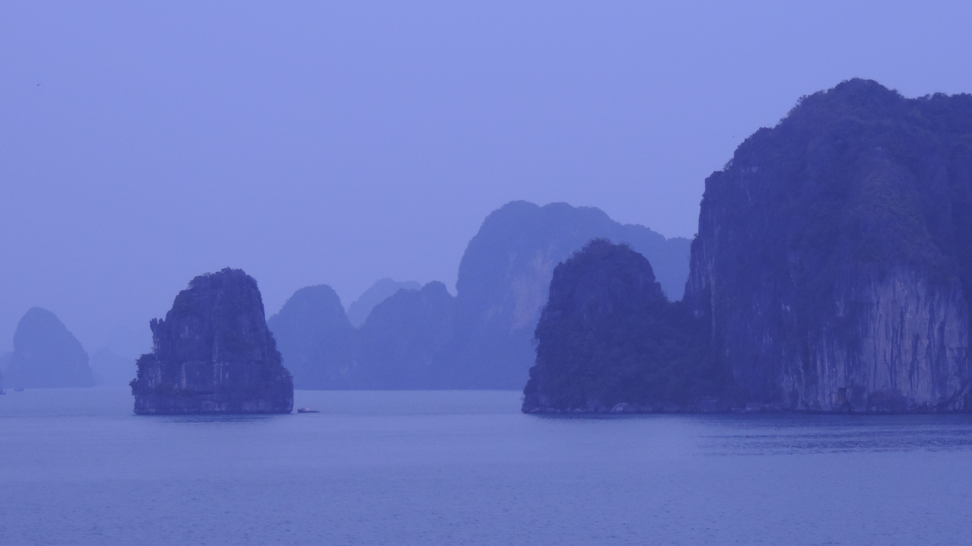 Halong bay in early
morning