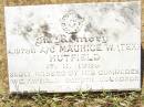 Maurice W. (Tex) HUTFIELD,
died 17-11-1966;
Bell cemetery, Wambo Shire