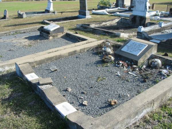 Robert DUNN  | d: 18 Jun 1942, aged 86  | Bessie Ellen DUNN  | d: 30 Jun 1933, aged 73  |   | Harrisville Cemetery - Scenic Rim Regional Council  | 