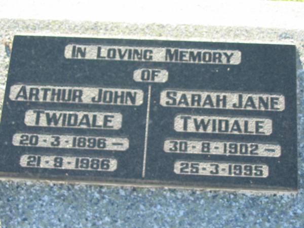 Arthur John TWIDALE  | b: 20 Mar 1896, d: 21 Sep 1986  | Sarah Jane TWIDALE  | b: 30 Aug 1902, d: 25 Mar 1995  | Lowood General Cemetery  |   | 