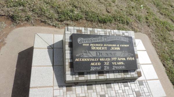 Robert John DUNNE  | d: 3 Apr 1984 aged 32  |   | Peak Downs Memorial Cemetery / Capella Cemetery  | 