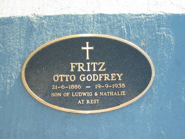 FRITZ, Otto Godfrey,  | 21-6-1886 - 19-9-1938,  | son of Ludwig & Nathalie;  | Plainland Lutheran Cemetery, Laidley Shire  | 