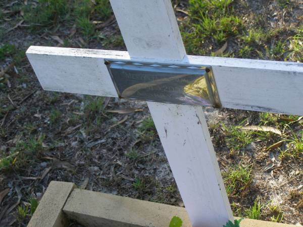 Mervyn H. PITTMAN,  | died 11-03-2003 aged 80 years;  | Tea Gardens cemetery, Great Lakes, New South Wales  | 